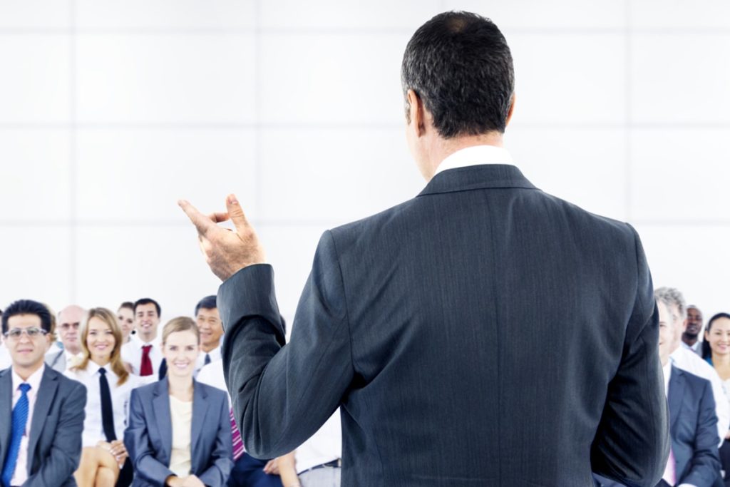 Por que se preparar para falar em público pode transformar sua vida profissional?